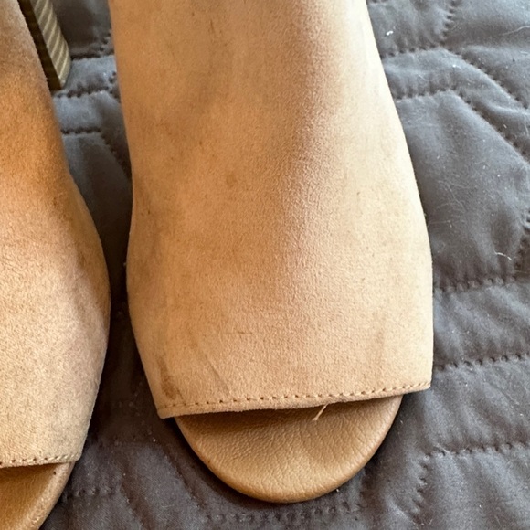 Express Camel Peep-Toe Heels Size 6 - Picture 5 of 6